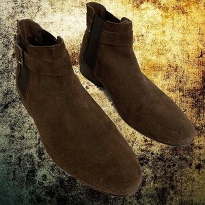 Size 10, brown ankle boots (UK 42)